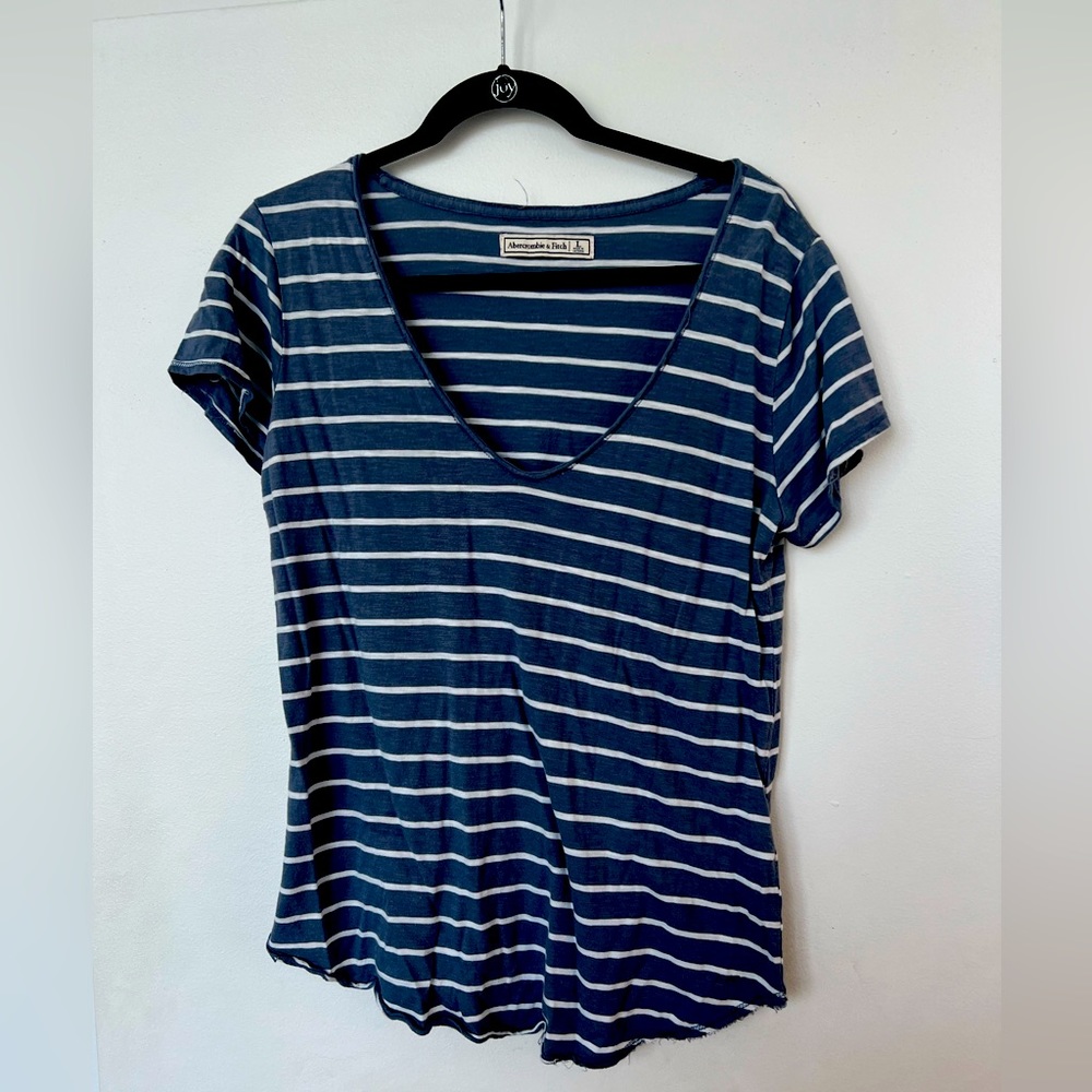 Abercrombie & Fitch V-Neck Tee